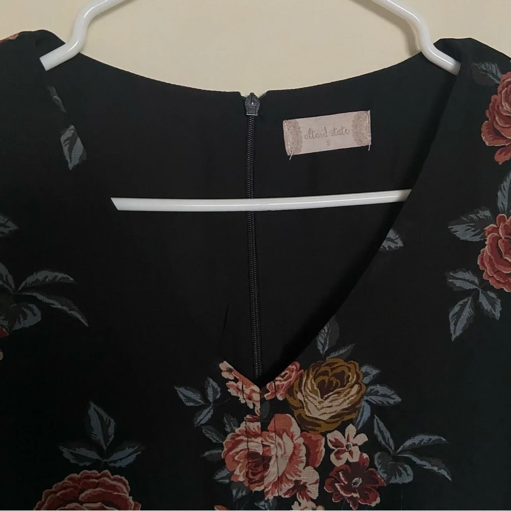 Altar’d State Small Floral Long Sleeve Cropped Top - Picture 3 of 8